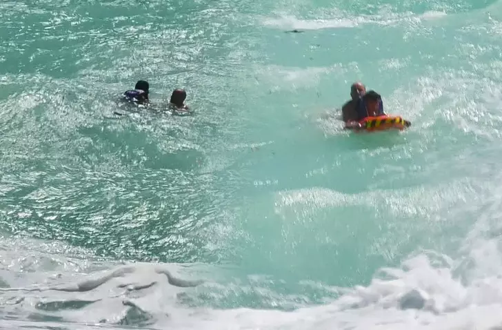 Yer: Antalya! Ölümden döndüler, boğulmaktan robot kurtardı